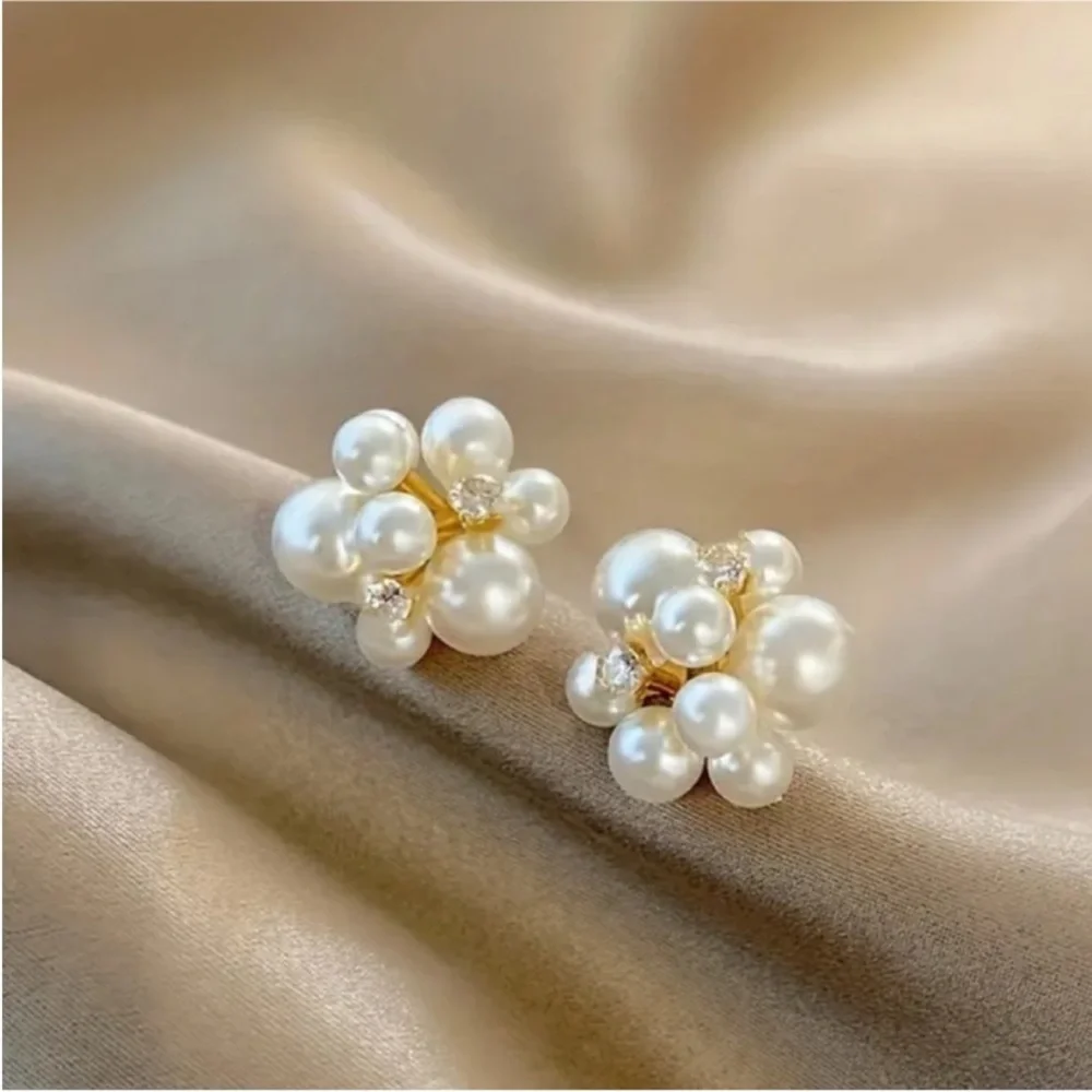 NWOT Margot 18K Gold Plated Pearl Cluster Earrings